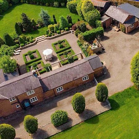 Luxury Barn With Hot Tub, Spa Treatments, Private Dining Little Budworth Dış mekan fotoğraf