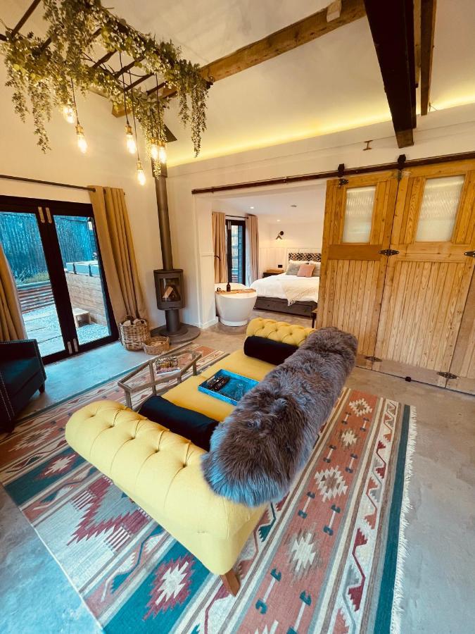 Luxury Barn With Hot Tub, Spa Treatments, Private Dining Little Budworth Dış mekan fotoğraf
