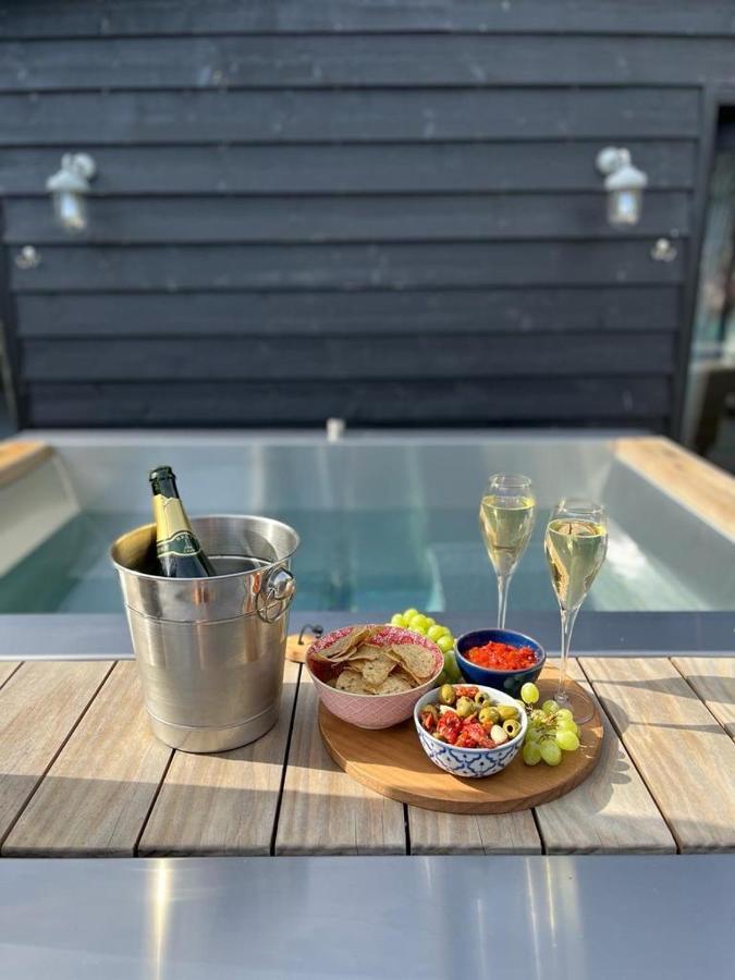 Luxury Barn With Hot Tub, Spa Treatments, Private Dining Little Budworth Dış mekan fotoğraf
