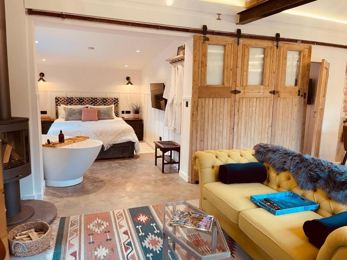 Luxury Barn With Hot Tub, Spa Treatments, Private Dining Little Budworth Dış mekan fotoğraf