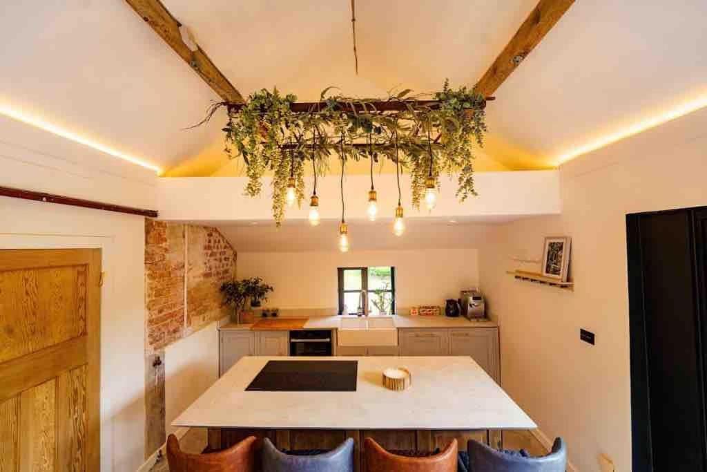Luxury Barn With Hot Tub, Spa Treatments, Private Dining Little Budworth Dış mekan fotoğraf