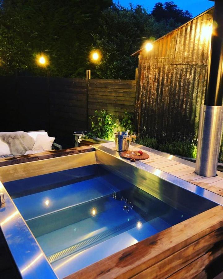 Luxury Barn With Hot Tub, Spa Treatments, Private Dining Little Budworth Dış mekan fotoğraf